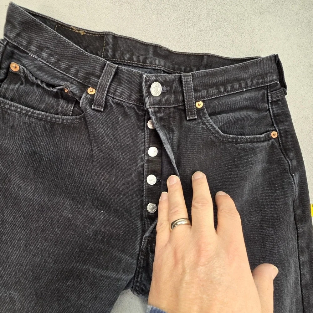 Levis 501 Jeans Mens Dark Gray Black Straight Button Fly Faded Denim Fits‎ 29x29
